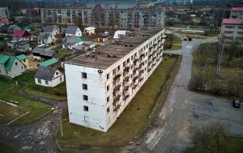 Daudzdzīvokļu ēkas demontāža Ziemeļu ielā 1, Jēkabpilī.