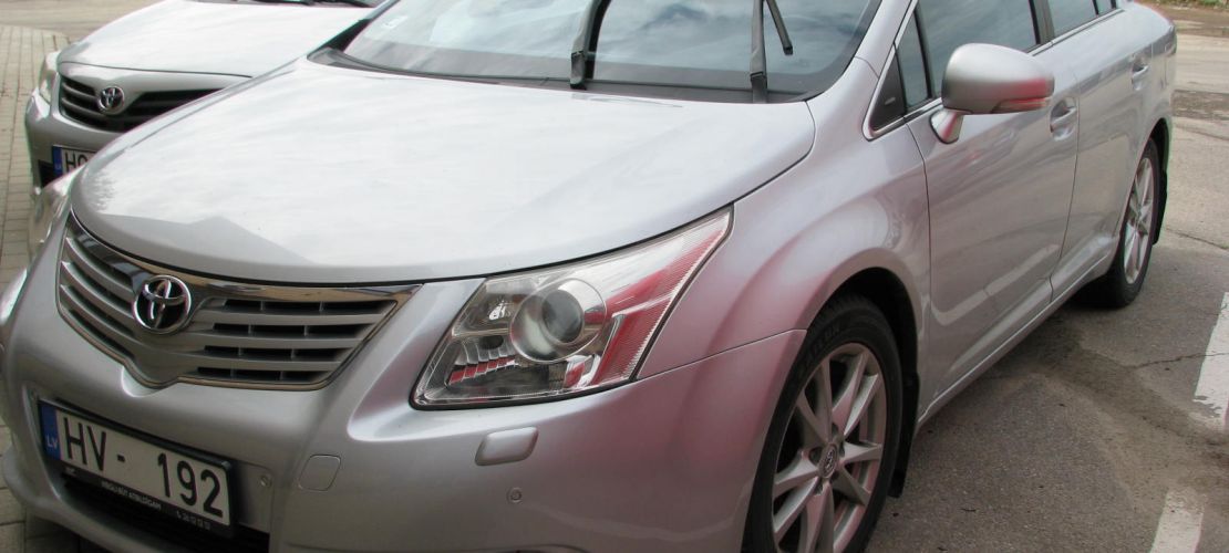 Par automašīnas Toyota Avensis izsoli