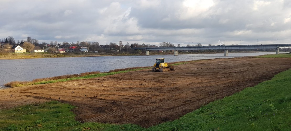 Jēkabpilī veic Daugavas kreisā krasta upes palienes attīrīšanu no apauguma