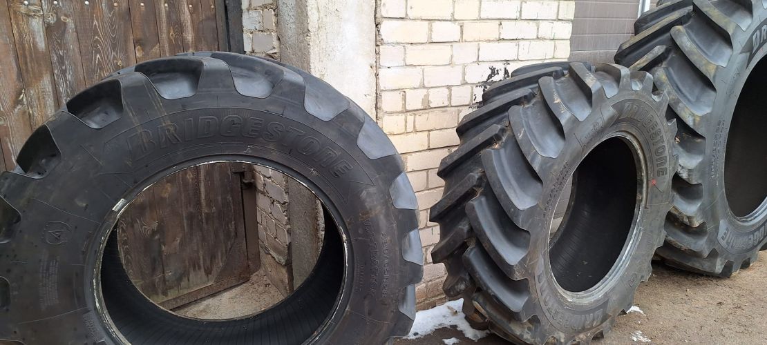 2 gb. traktora riepu BRIDGESTONE 480/65 R28 izsole