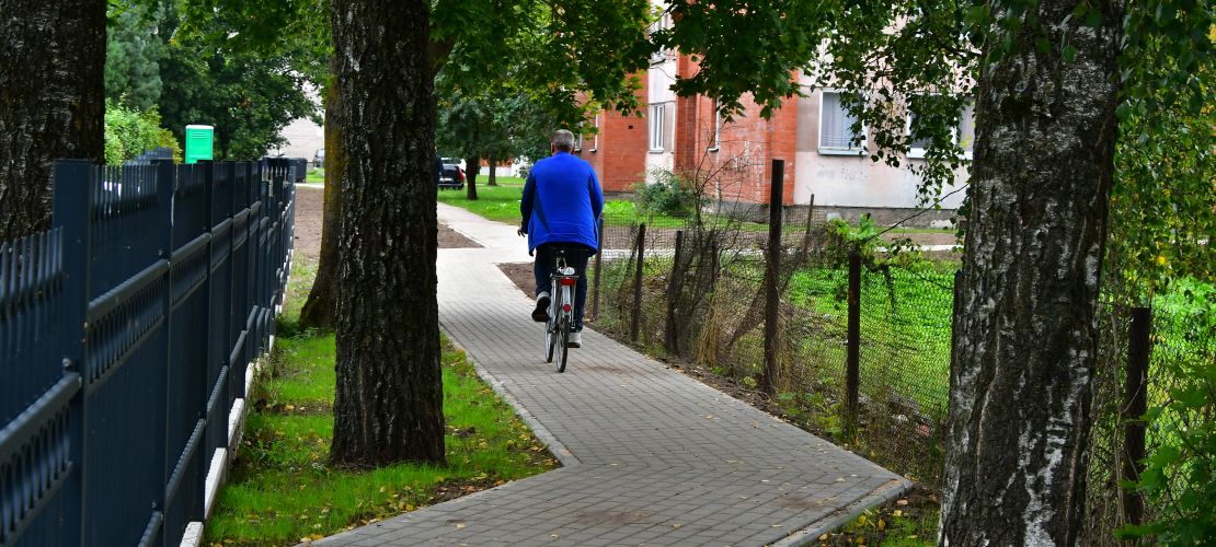 Izbūvēta gājēju taciņa starp Torņa un Jauno ielu
